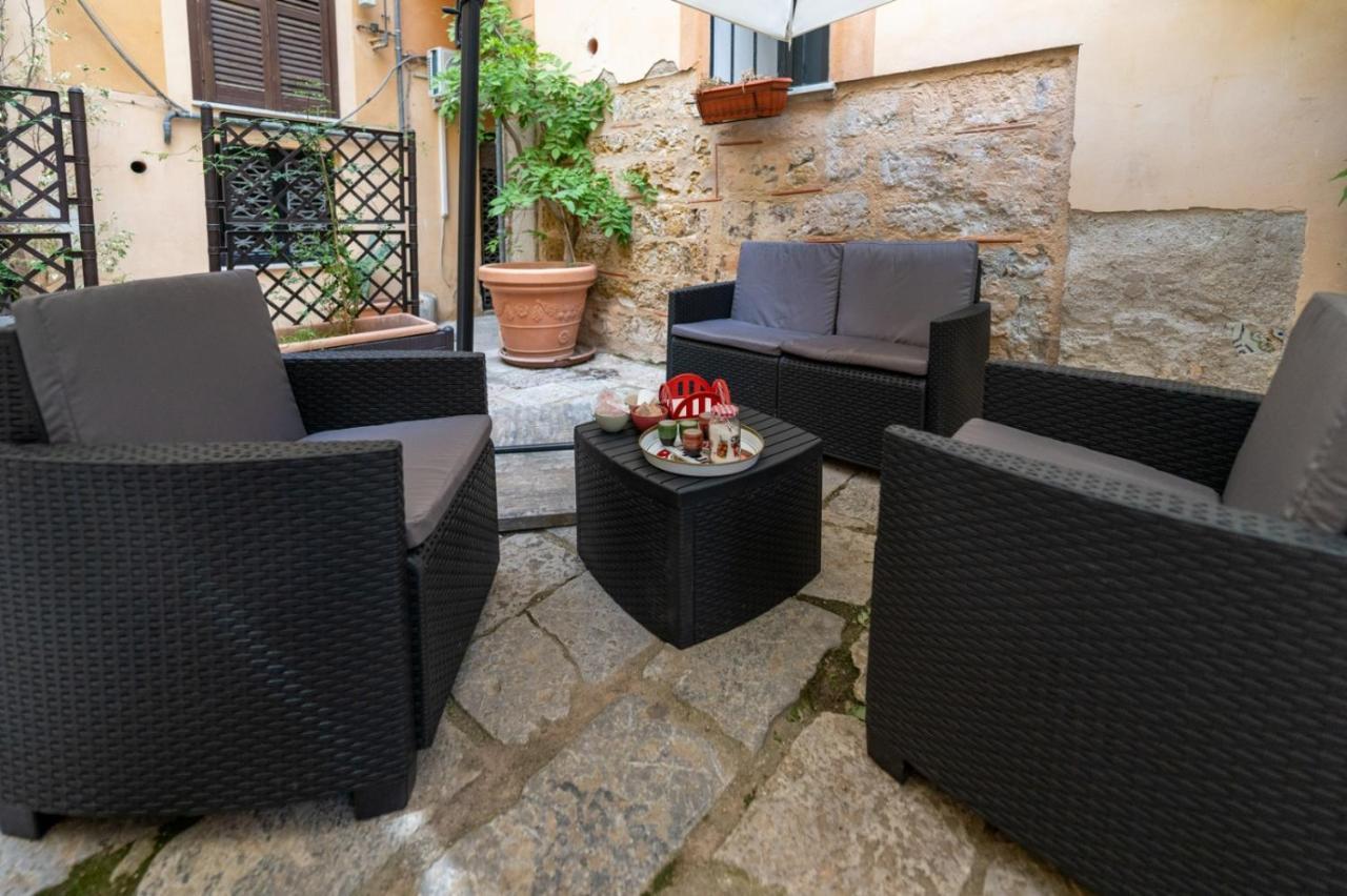 Cortile Dei Giusti - Combo Guesthouse Palermo Exterior foto