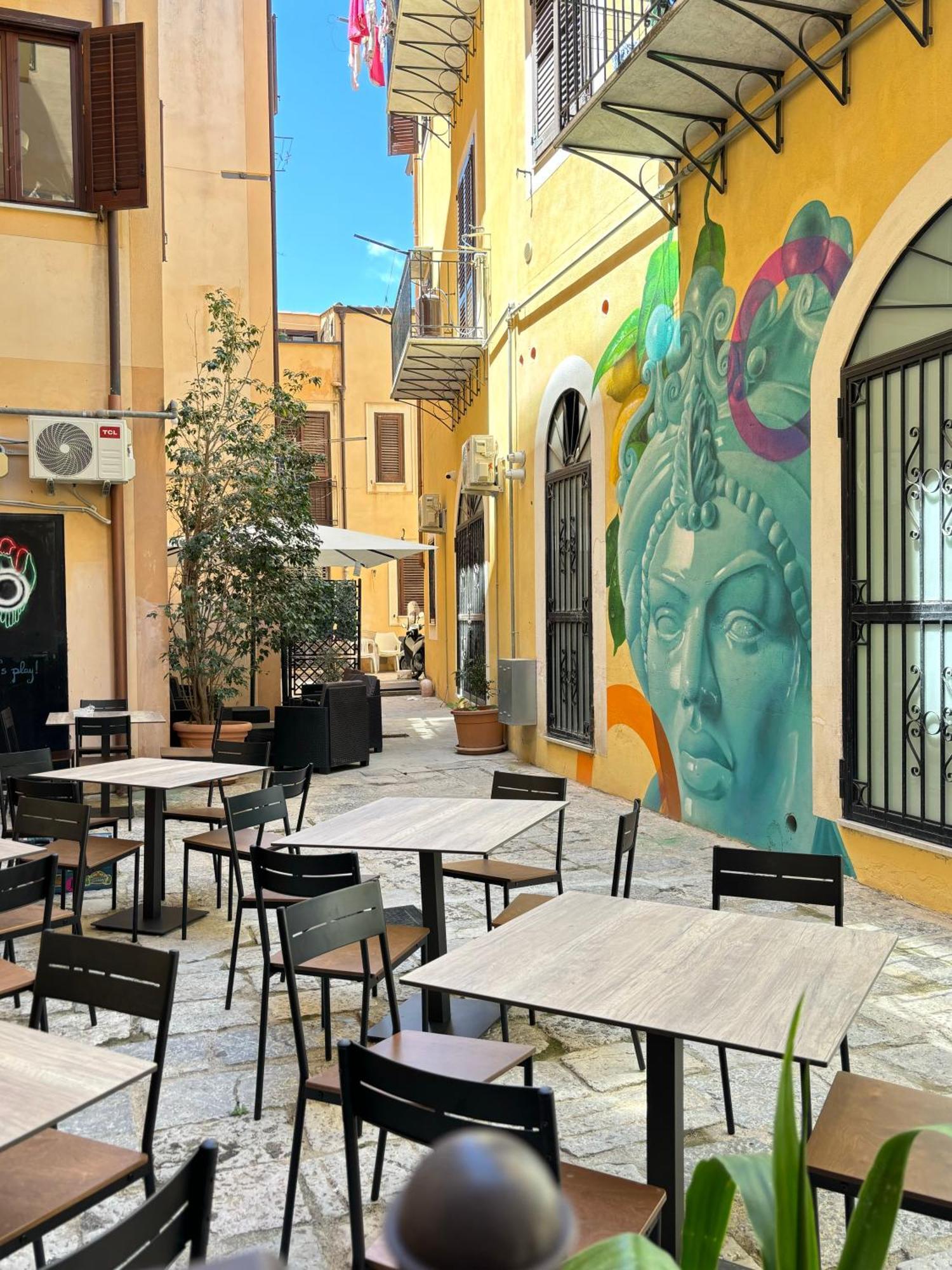 Cortile Dei Giusti - Combo Guesthouse Palermo Exterior foto