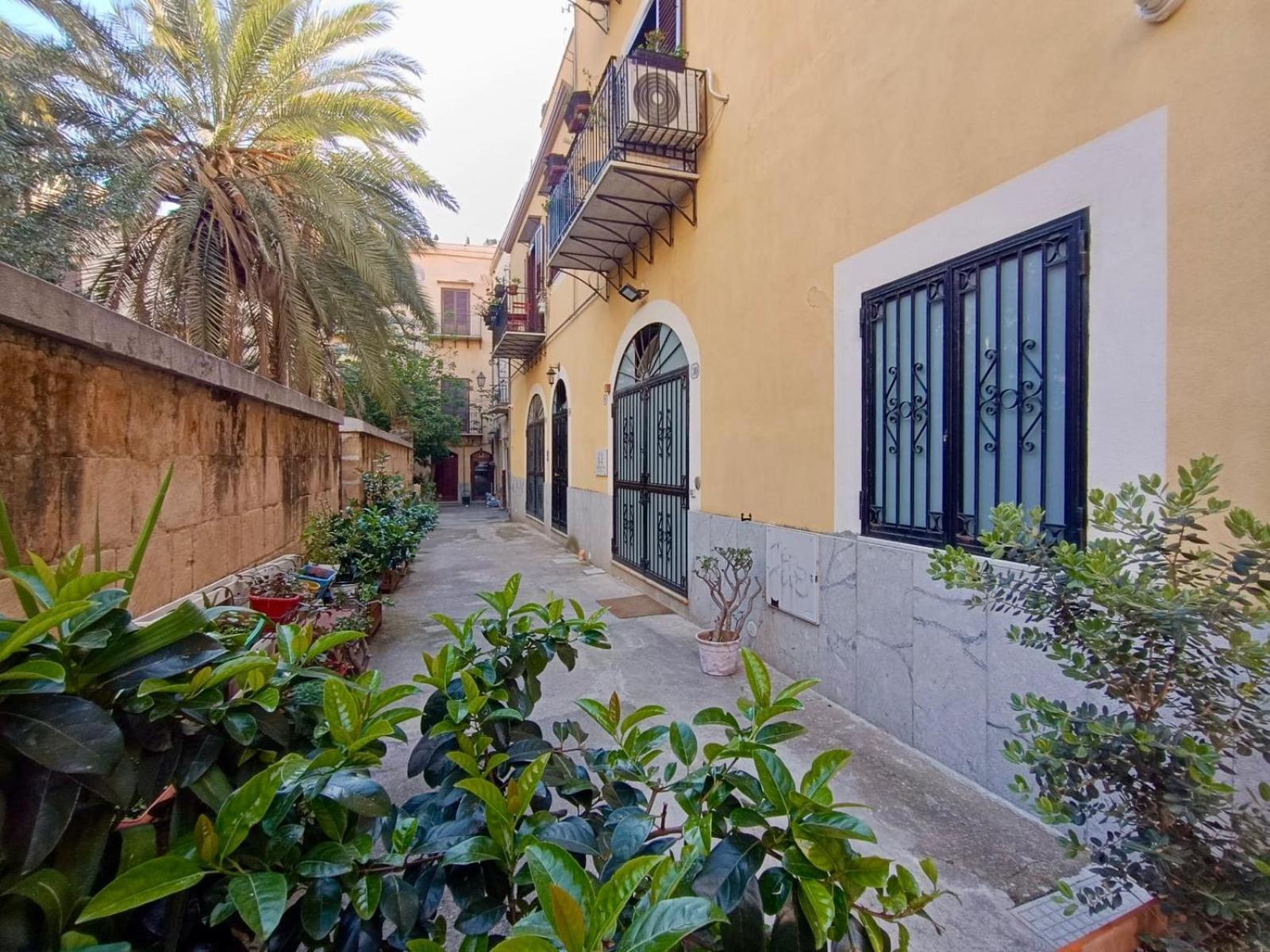 Cortile Dei Giusti - Combo Guesthouse Palermo Exterior foto